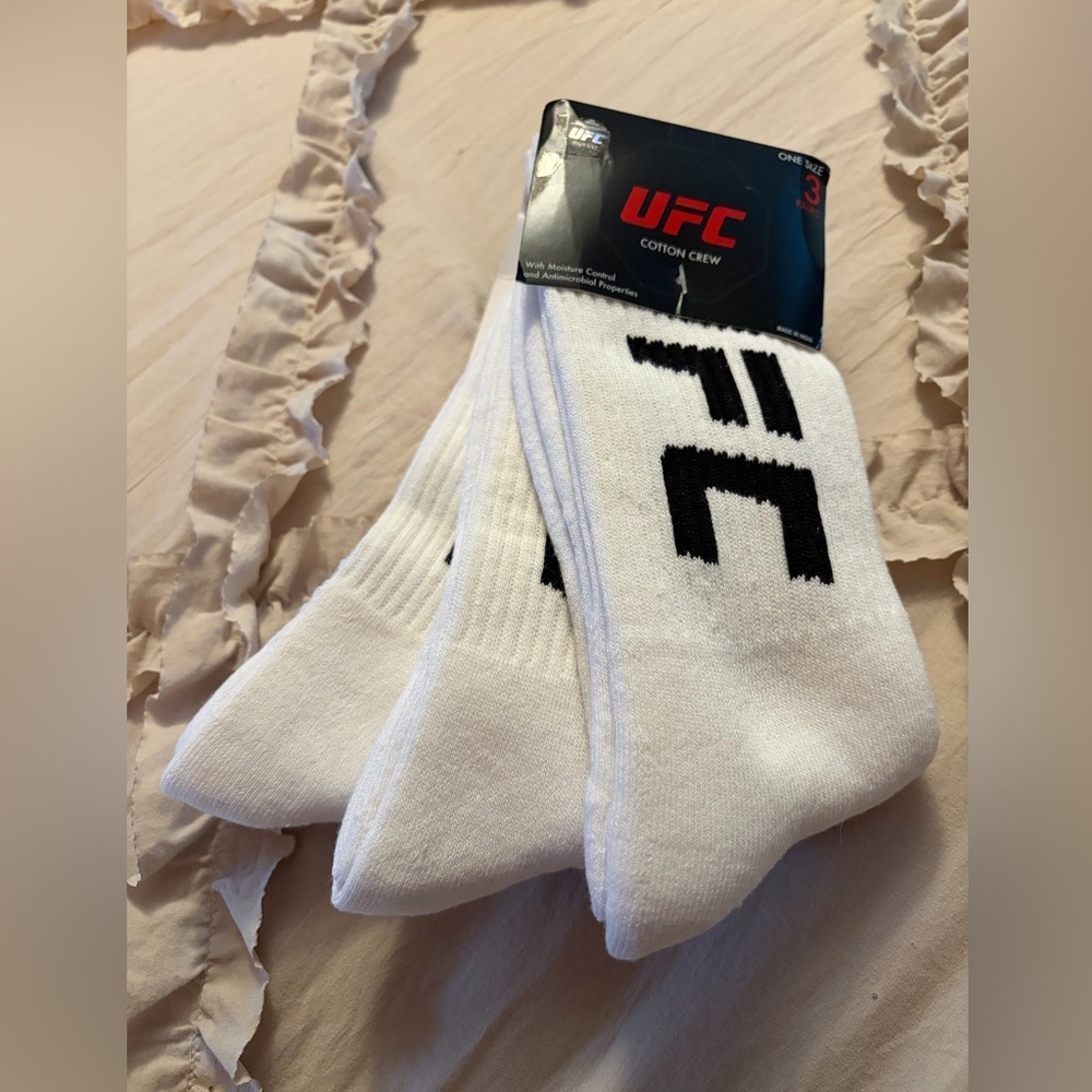 UFC White Cotton Crew Athletic Socks with Black Logo -Men’s 3 Pack NWT One Size